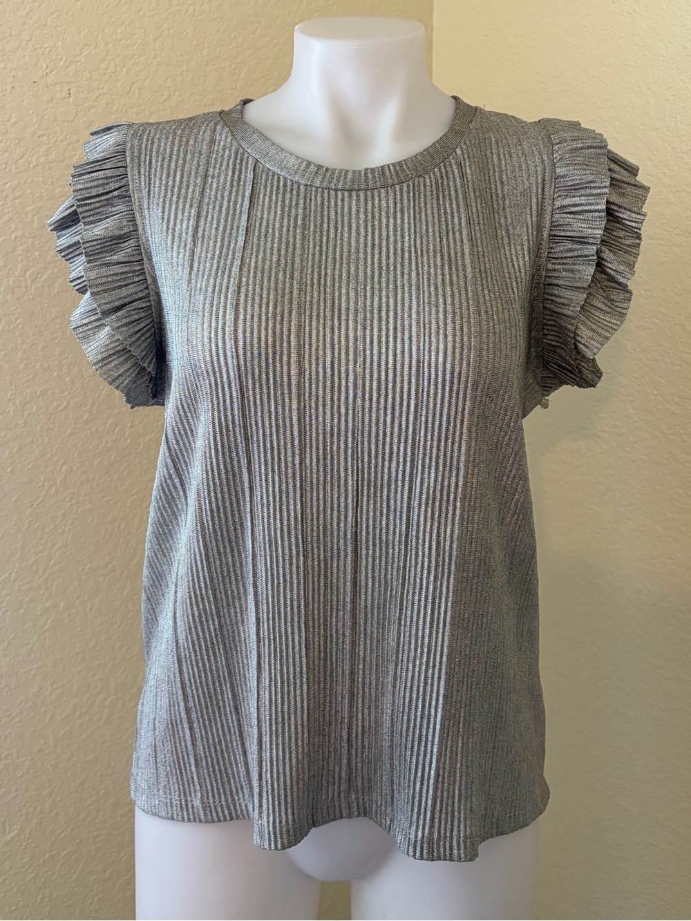 Nicole Miller Gray Ribbed Ruffle Sleeve Tank Top